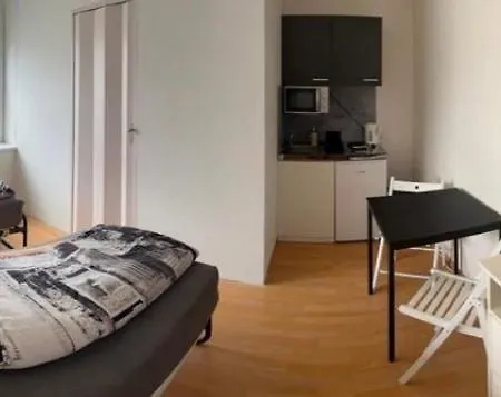 Rum i privatbostad Gaestehaus Jawo Neuruppersdorf