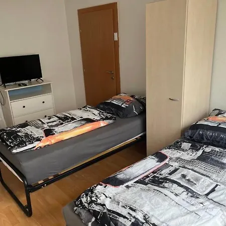 Rum i privatbostad Gaestehaus Jawo Neuruppersdorf