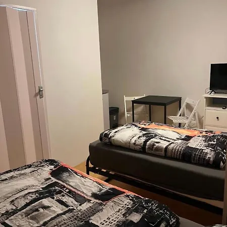 Rum i privatbostad Gaestehaus Jawo Neuruppersdorf